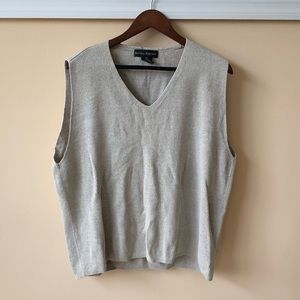 Banana Republic men’s v-neck linen/cotton vest